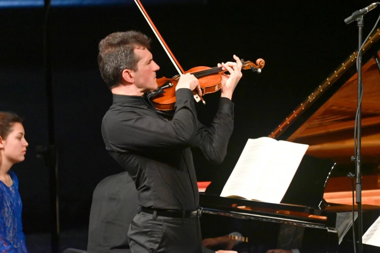 Концерт на цигуларя Светлин Русев и диригента Вахан Мардиросян